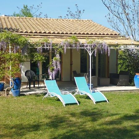 Entre Nimes Et Arles Villa Bellegarde  Room photo